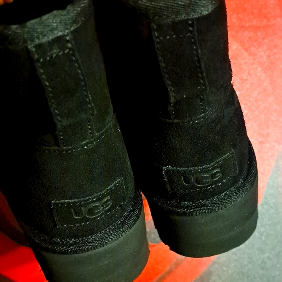 UGG Classic Mini Platform Boots - Picture 4 of 5